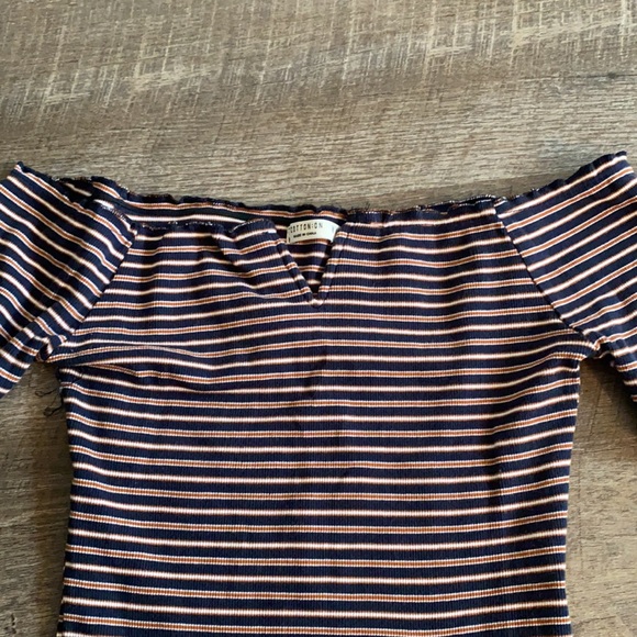 Long-sleeve crop top - strapless. - Picture 2 of 2